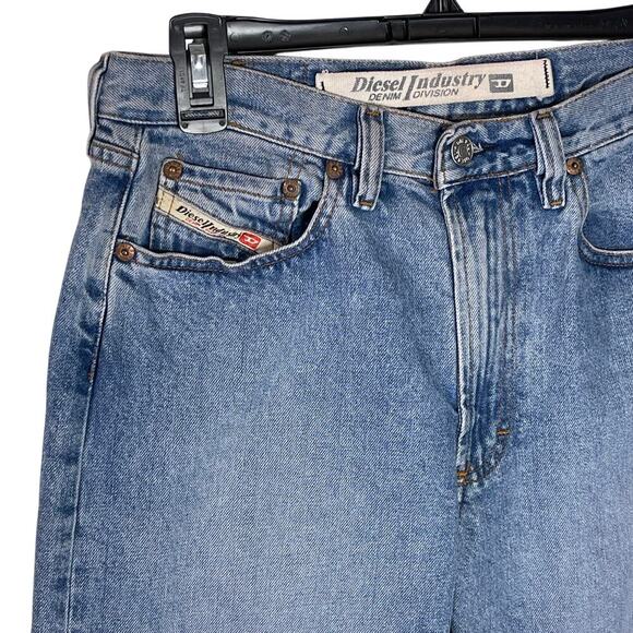 DIESEL Made in Italy Men’s Luster Slim Cut Light Wash Jean size 30 - Picture 3 of 9